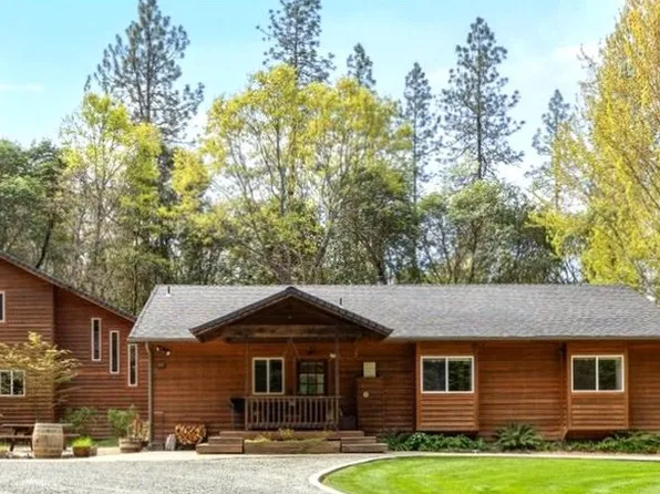737 Pinecrest Dr, Grants Pass, OR 97526