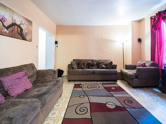 4th image of 2539 Radcliff Ave