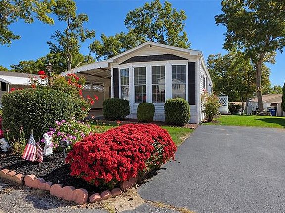 3rd image of 6 Five Elms Cir