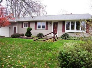 9 Karen Dr, Rochester, NY 14606