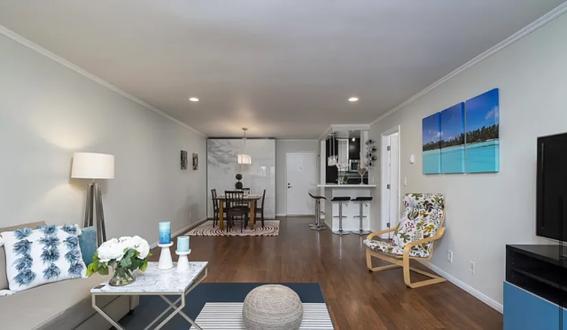 1 bed, 718 sqft, $2,565 — Photo 3