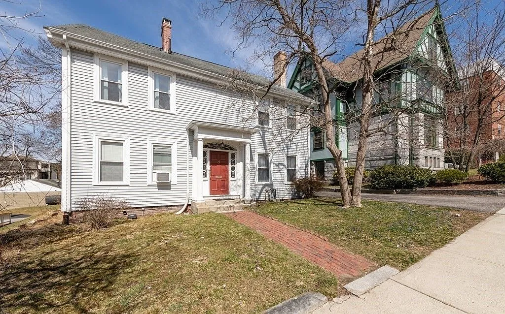1 bed, 1.0 bath, 912 sqft, $1,800 — Photo 2