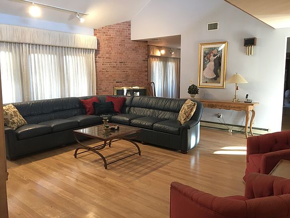 5th image of 731 Metropolitan Ave