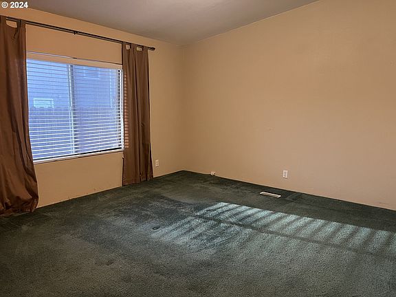 3rd image of 608 Northwood Ct NE