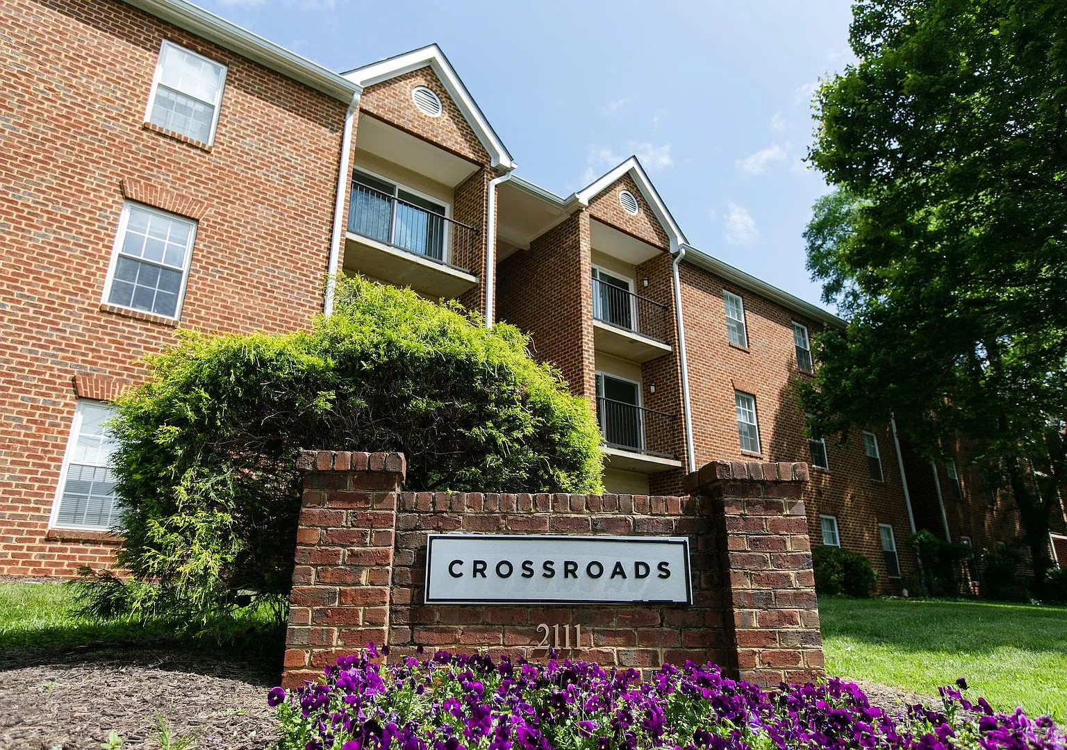 Crossroads Apartments — Photo 2