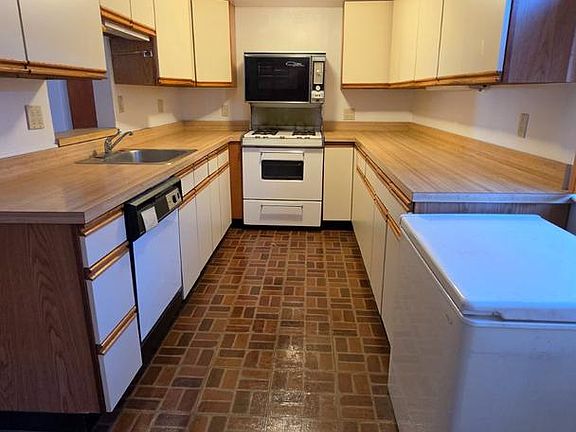 4th image of 8112 Rowland Ave