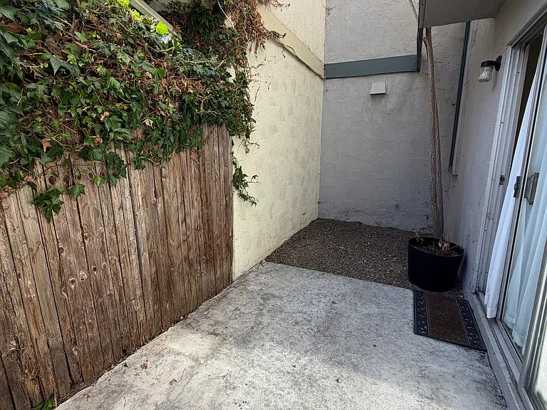 1390 Southwood Dr #B — Photo 10