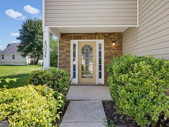 3rd image of 4024 Shaded Oasis Ln