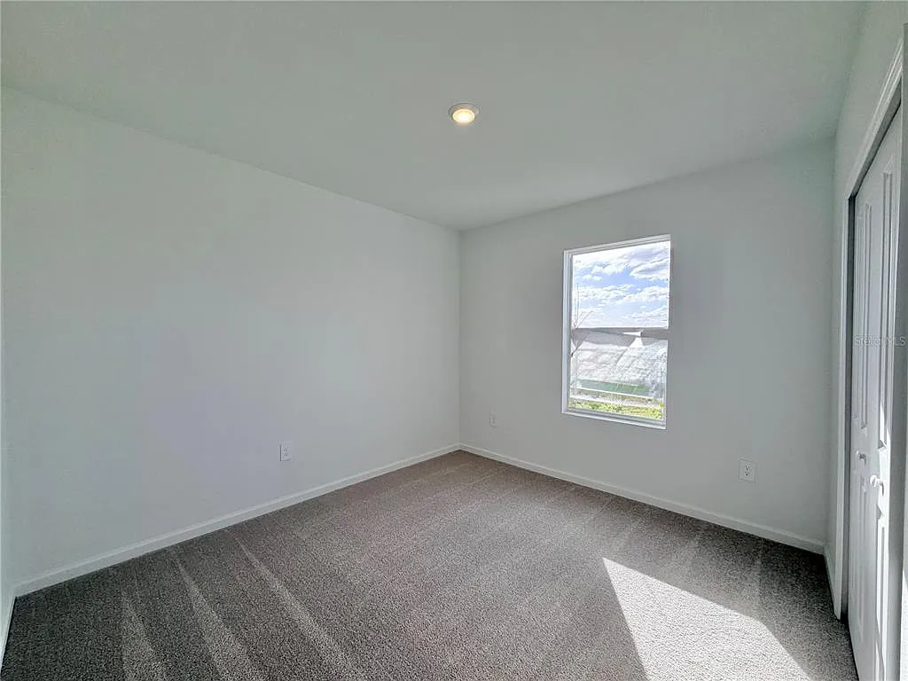5 bed, 3.0 bath, 2451 sqft, $2,250 — Photo 3