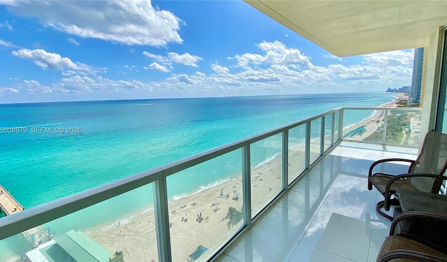La Perla Condo — Photo 3