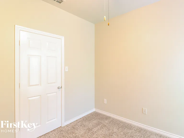2204 Reedway Ct — Photo 11