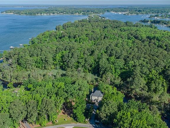 3rd image of 108 Spindrift Rd