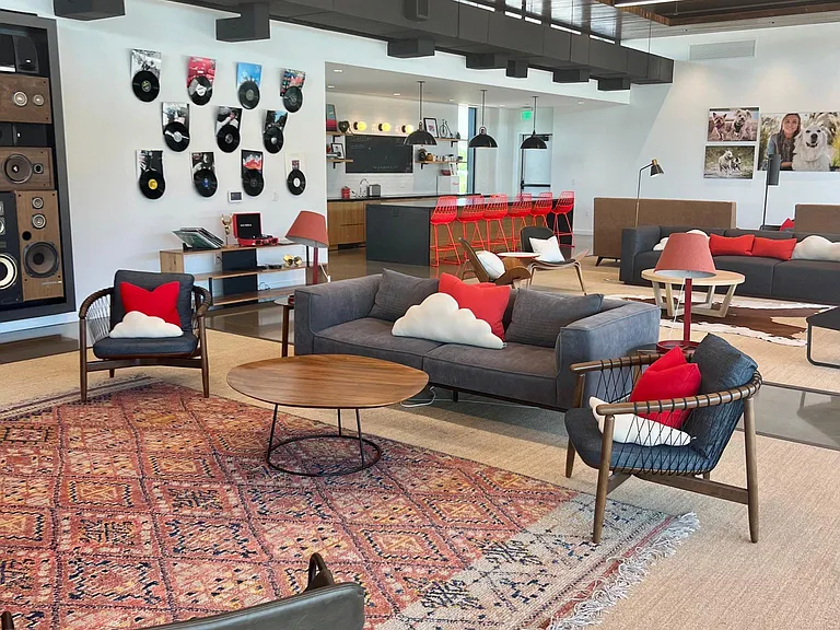 8901 Looksee Ln — Photo 32