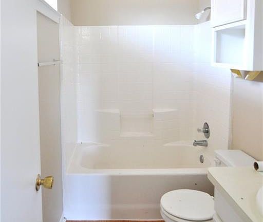 3rd image of 1507 Hollowhill Dr APT C