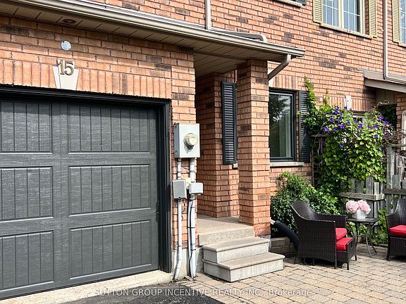 3rd image of 15 Bruce Cres