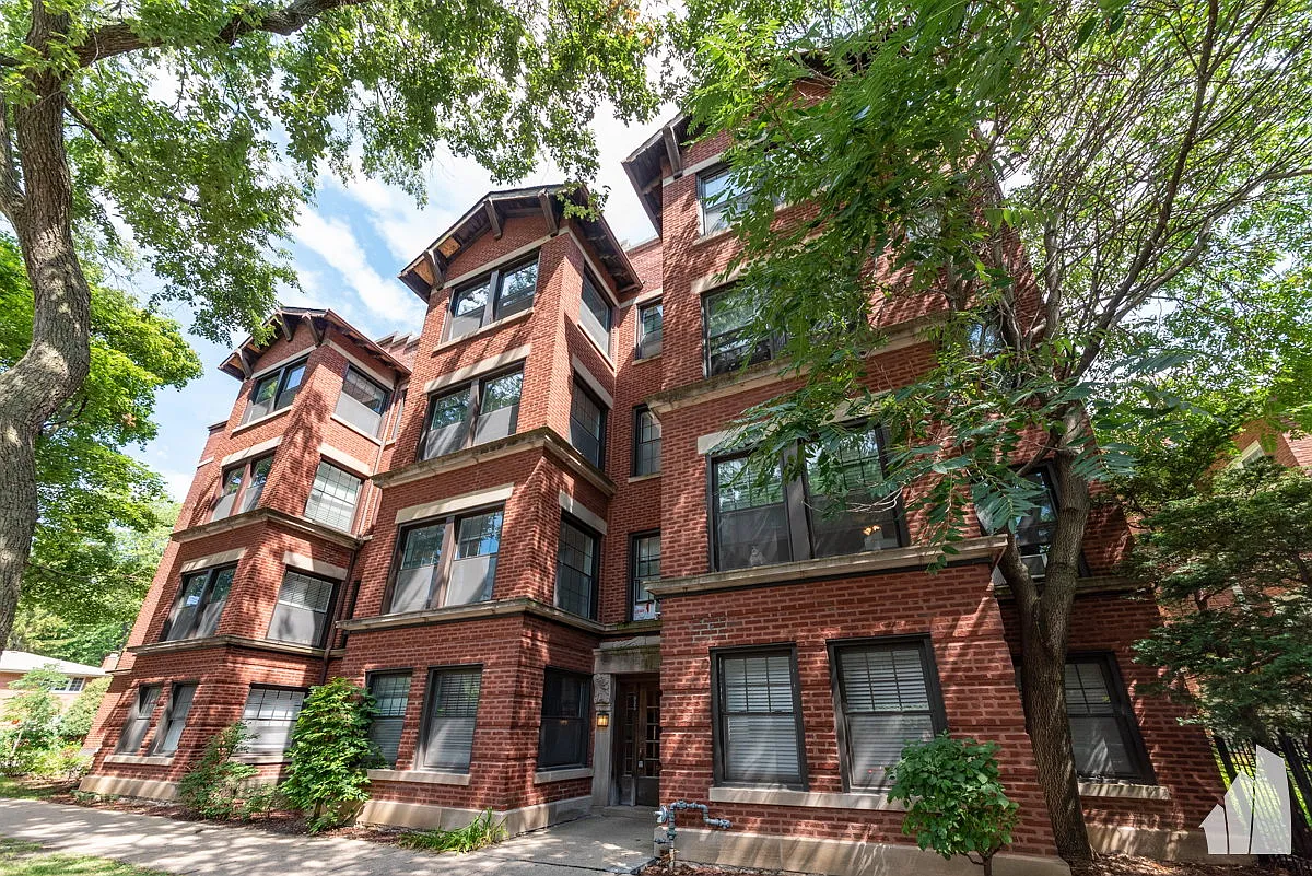 2 bed, 1.0 bath, $2,470 — Photo 2