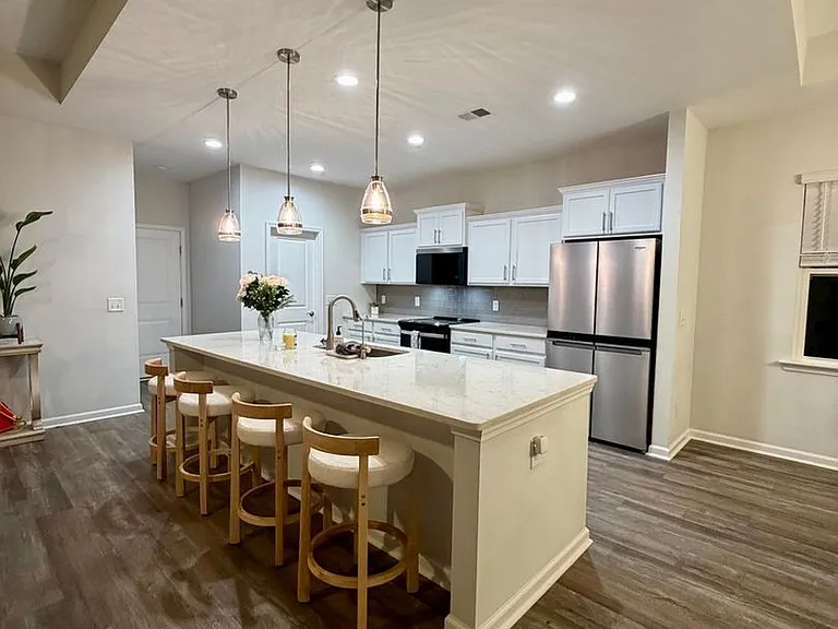 84 Flagstaff Ln — Photo 4