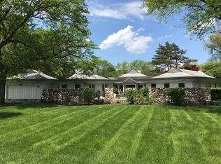 13 Meadowview Dr, Northfield, IL 60093