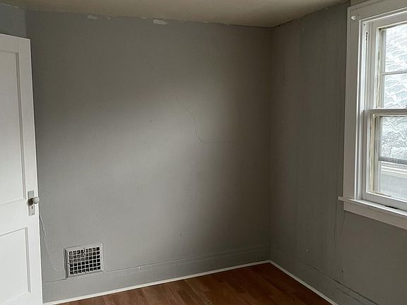 3rd image of 138 Freund St #1