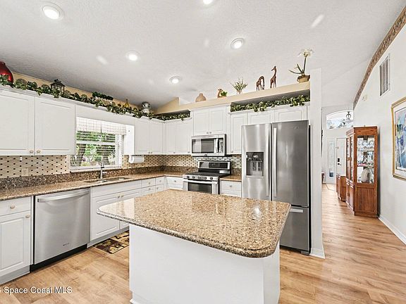 5th image of 7851 Citrus Creek Dr