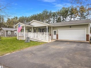 1150 N Carriage Hill Dr, Traverse City, MI 49686