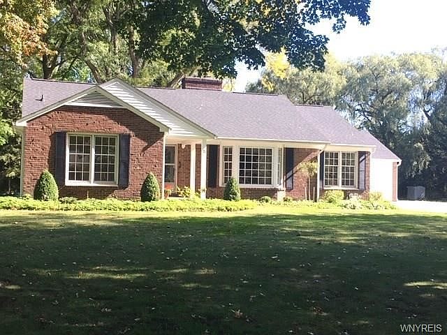 1st image of 121 Woodview Dr