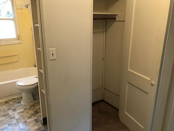 3rd image of 1109 S Hawkins Ave
