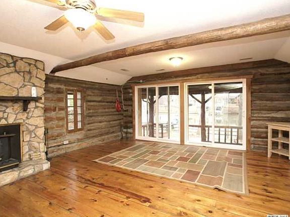 3rd image of 832 Edgewater Dr