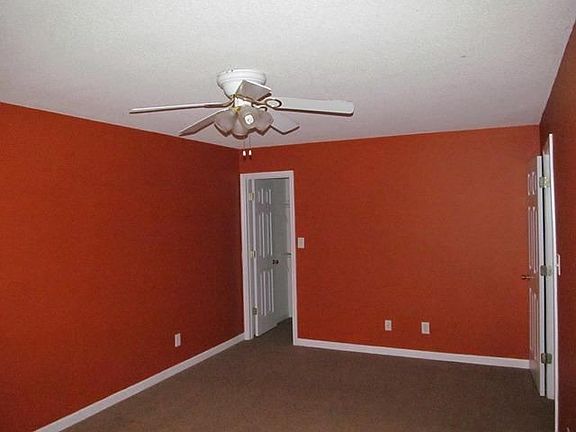 5th image of 3159 Holly Brook Cir NE