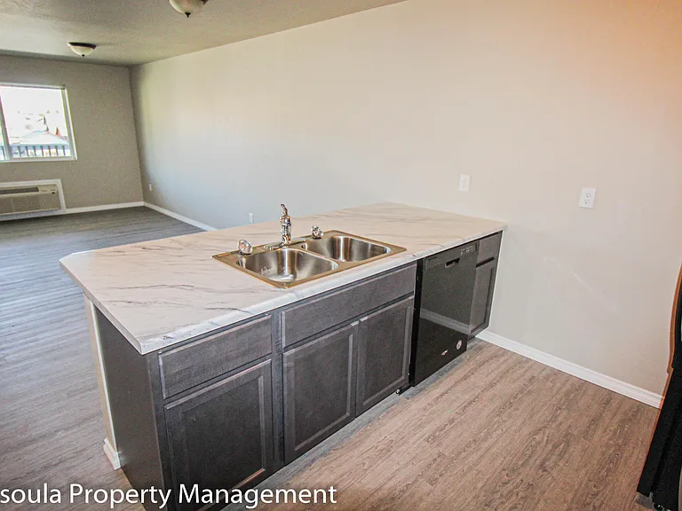 Porter Apts — Photo 7