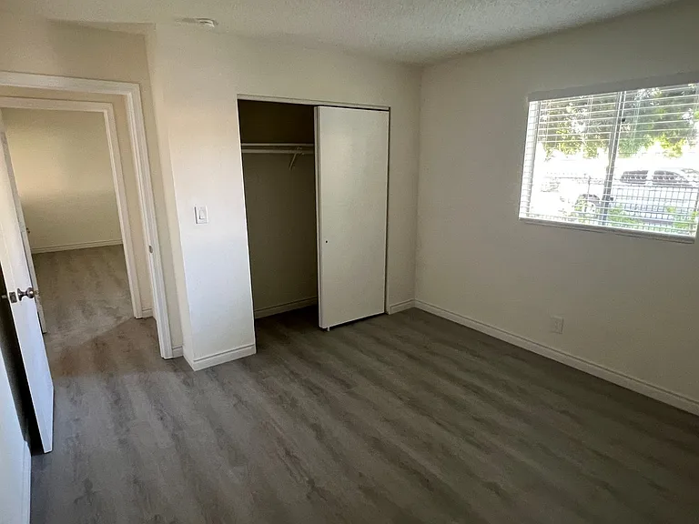 662 N Gordon St — Photo 10