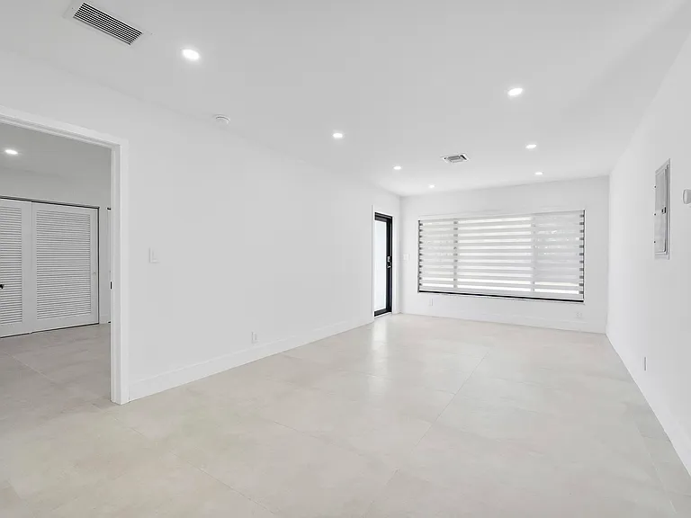 1891 SE 5th Ct — Photo 11