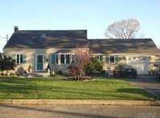 44 High St, Sayville, NY 11782