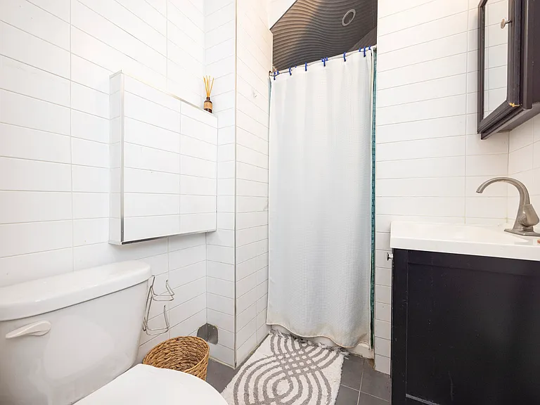 352 Hooper St #1R — Photo 9