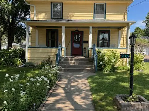 235 W 3rd St, New Richmond, WI 54017