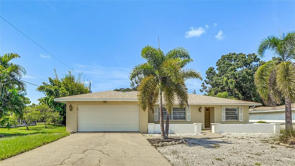 3 bed, 2.0 bath, 1824 sqft, $2,700 — Photo 1