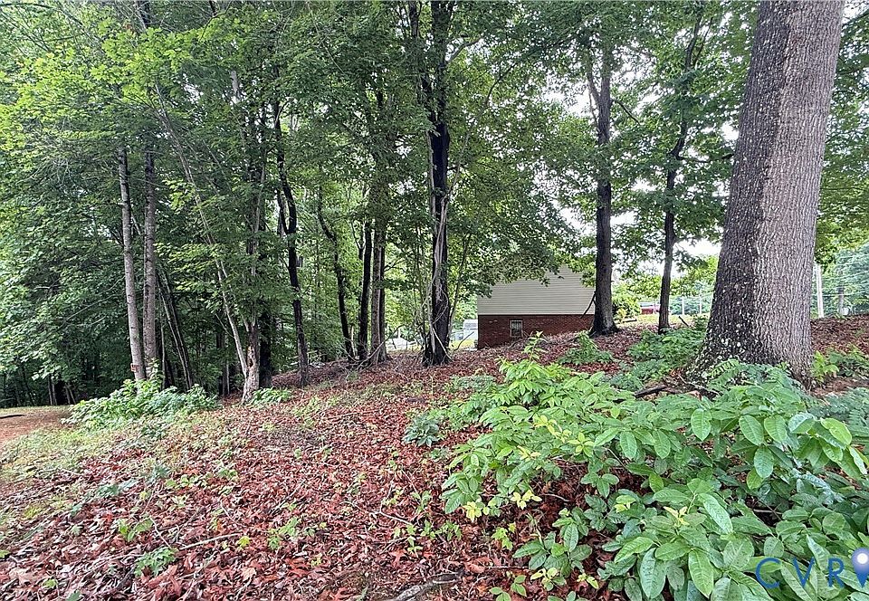 1st image of 102 Dogwood Ct