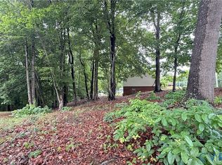 102 Dogwood Ct, Martinsville, VA 24112