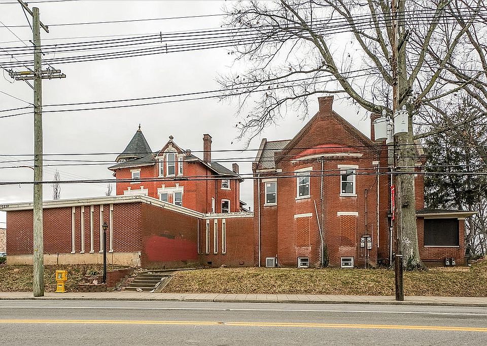 2nd image of 1230 Bardstown Rd