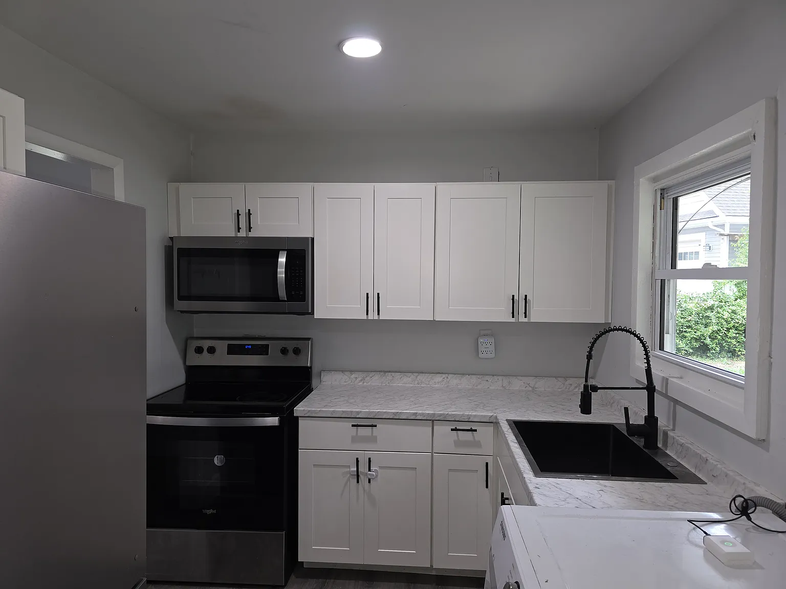 3 bed, 992 sqft, $2,100 — Photo 2