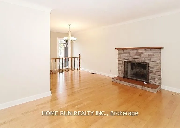 39 Epworth Ave — Photo 2