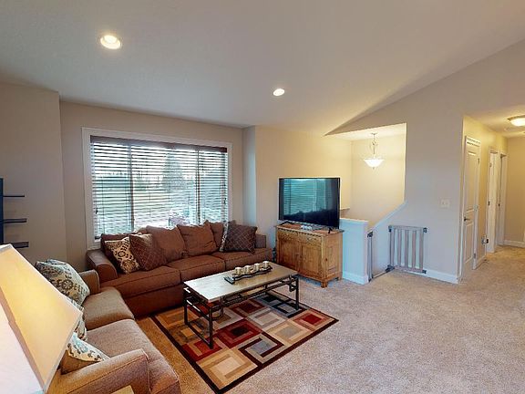 5th image of 611 Parkway Ln