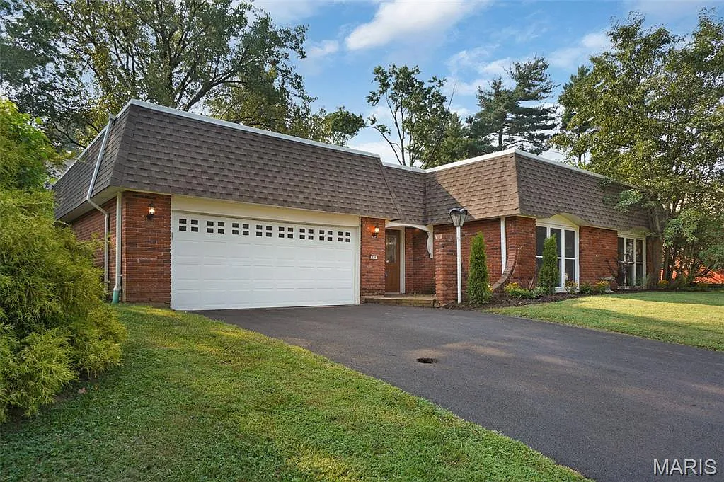 590 Arblay Pl photo 1