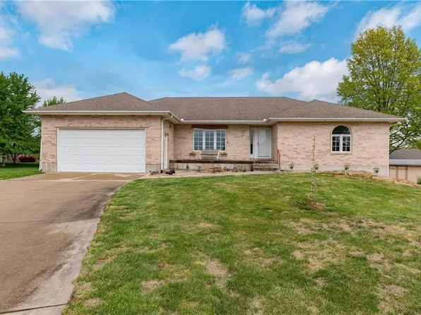 700 Greenton Cir, Odessa, MO 64076