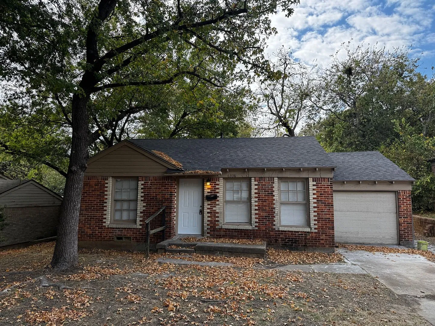 Charming 3-Bedroom in East Dallas! — Photo 1