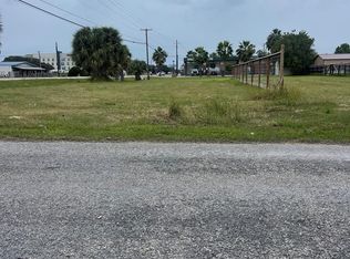 711 E Laurel St, Rockport, TX 78382