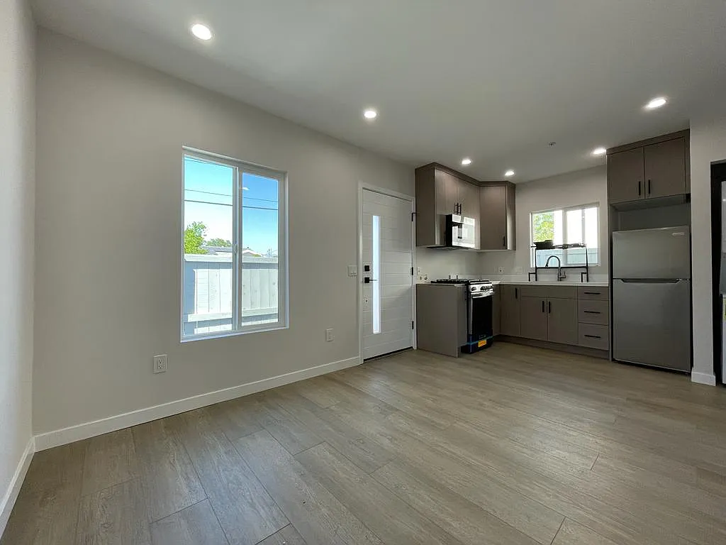 1 bed, $2,200 — Photo 1