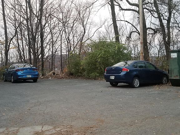 3rd image of 109 Terrace Ct APT 7A