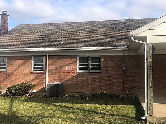5th image of 828 Cedar Crest Dr