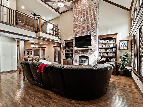 3rd image of 9681 Palomino Dr